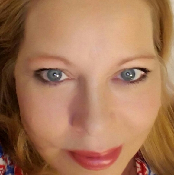 Meet your Posher, Pam - Picture 1 of 1